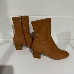 Chic Tan Heeled Boots